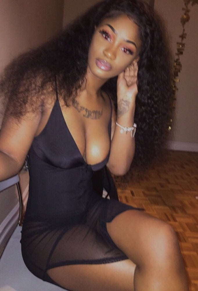BORN WITH CURVES #81207434