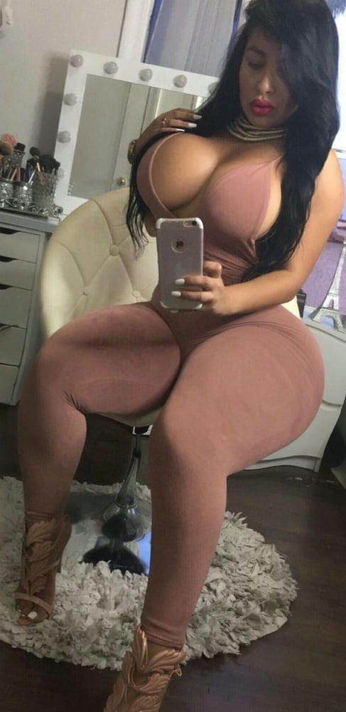 BORN WITH CURVES #81207656