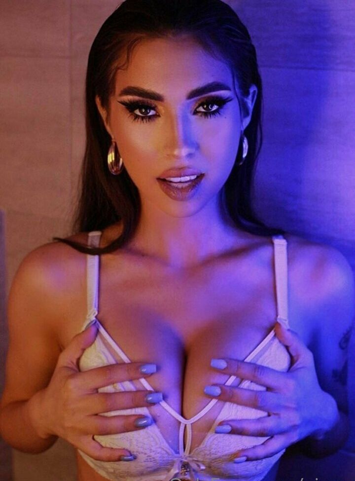 Aisultana desnuda #107770457
