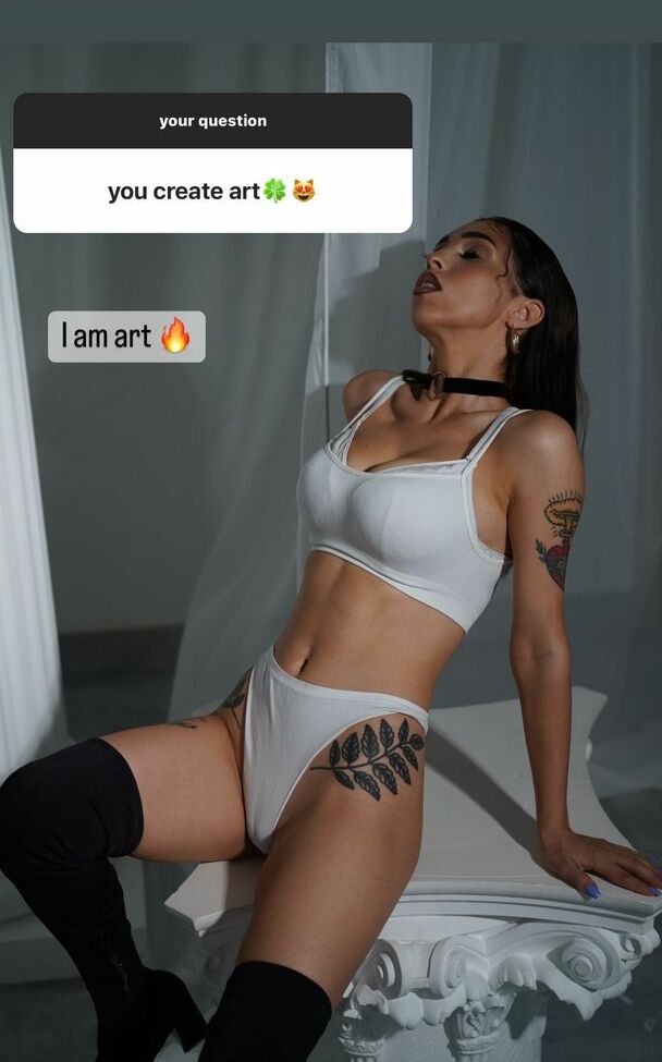 Aisultana desnuda #107770520