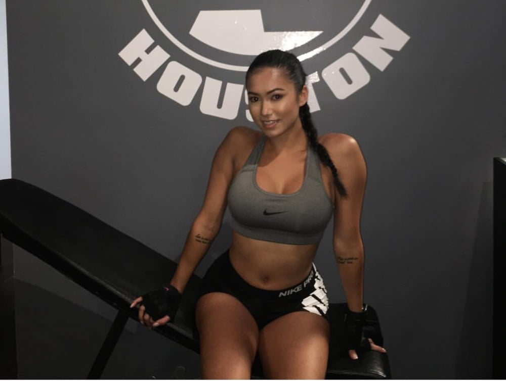 Chica asiática carga 7
 #82318082