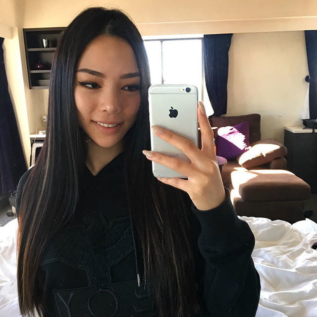 Chica asiática carga 7
 #82318088