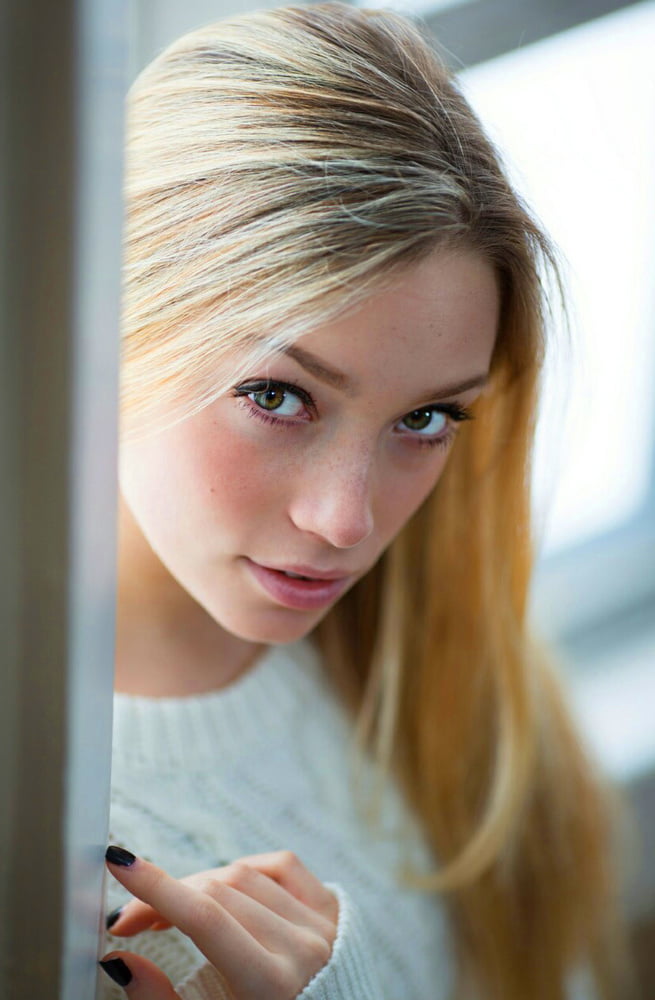 Sfw babes! caliente
 #94040222