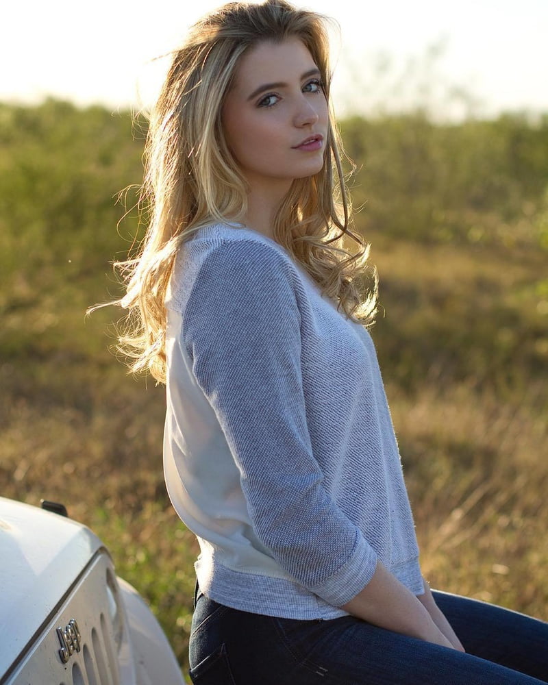 Sfw babes! caliente
 #94040255