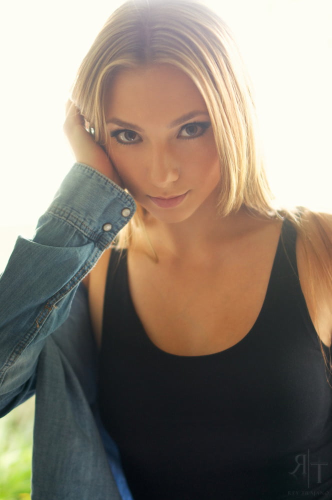 Sfw babes! caliente
 #94040589