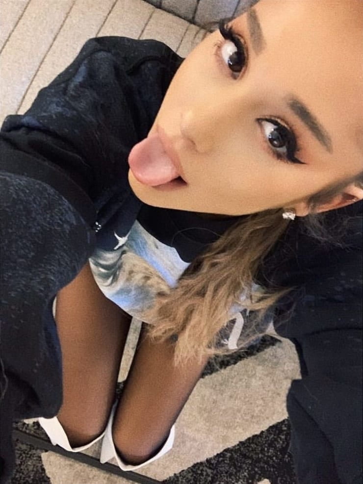 Celebs and and their dirty Tongues #105469482