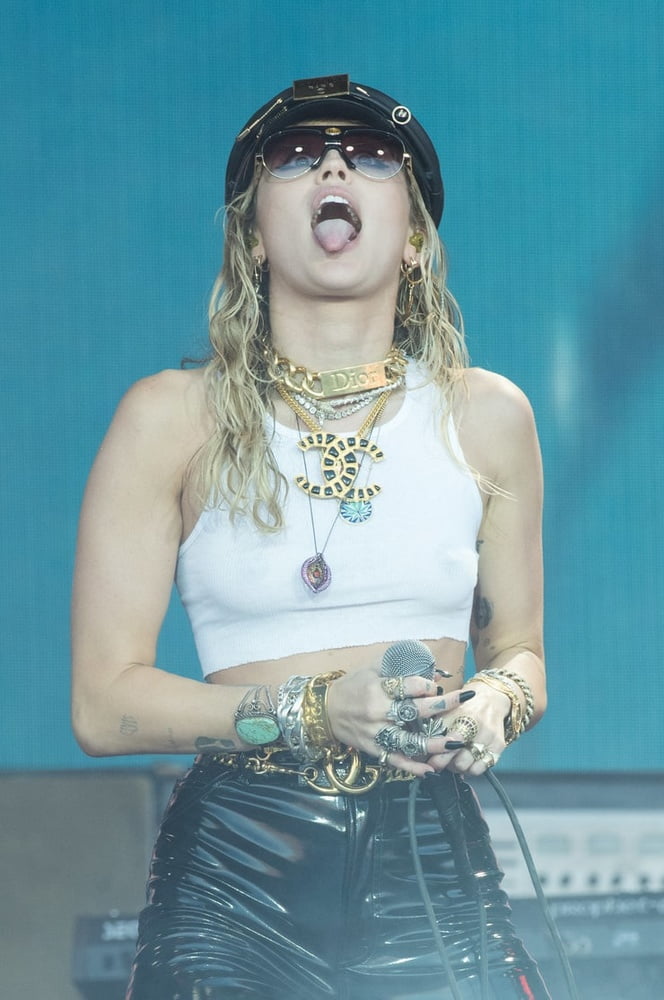 Celebs and and their dirty Tongues #105469725