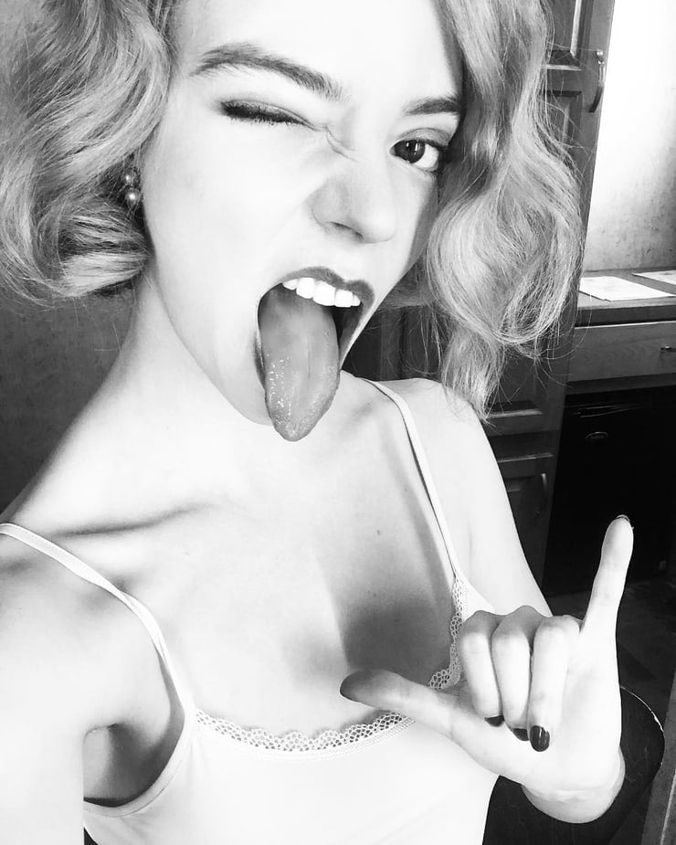 Celebs and and their dirty Tongues #105470583