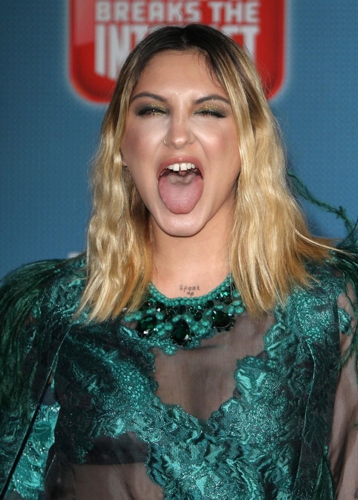 Celebs and and their dirty Tongues #105470786