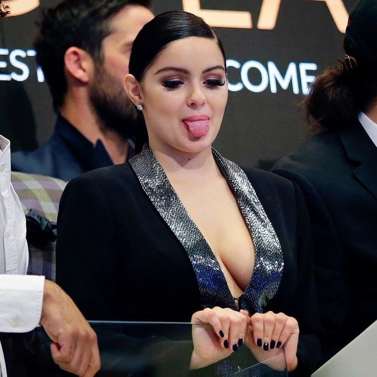Celebs and and their dirty Tongues #105471167