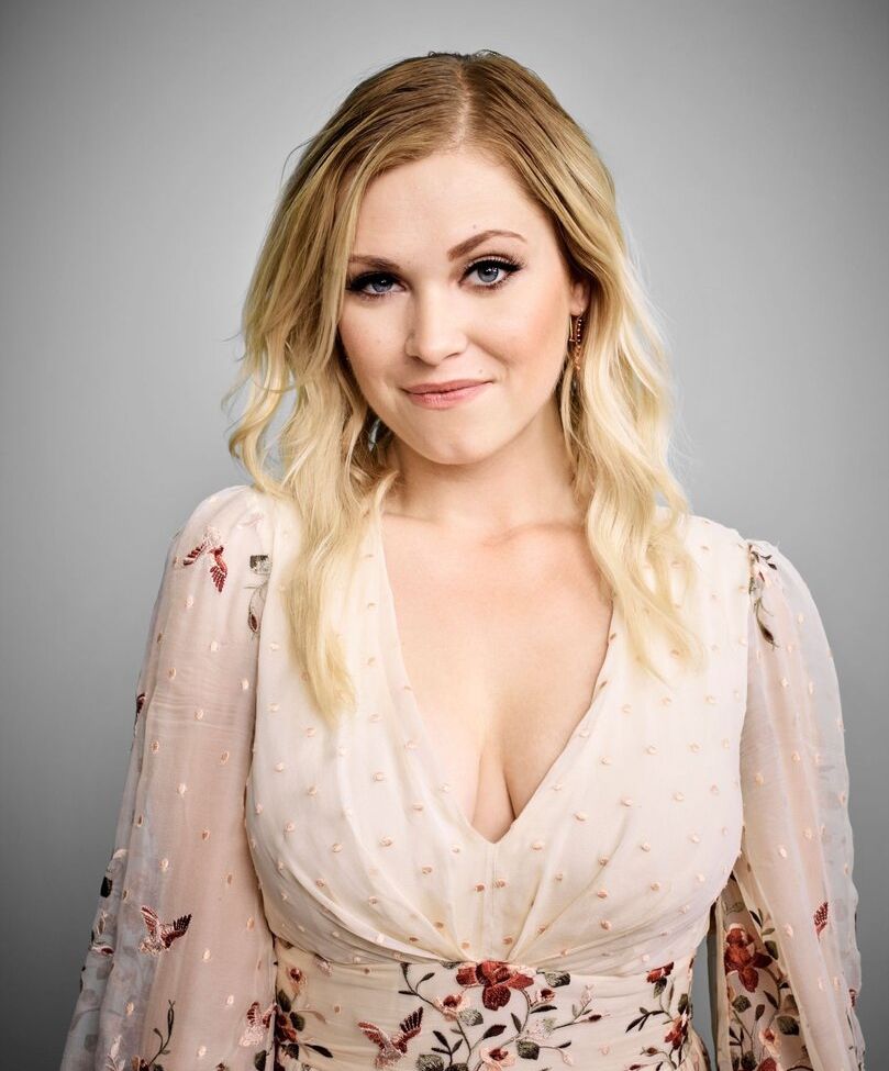 Eliza Taylor desnuda #109138713