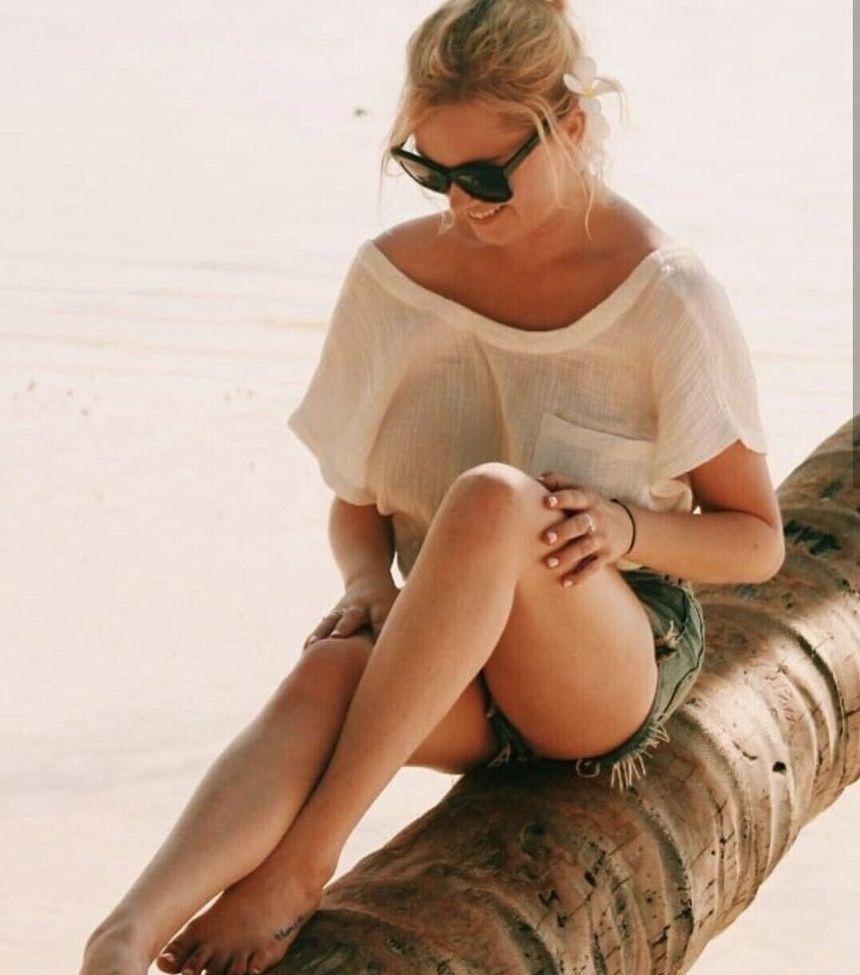 Eliza Taylor desnuda #109138740