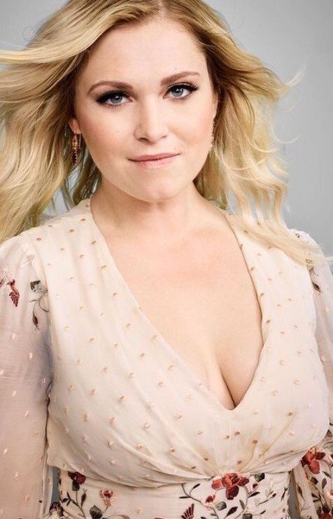 Eliza Taylor desnuda #109138749