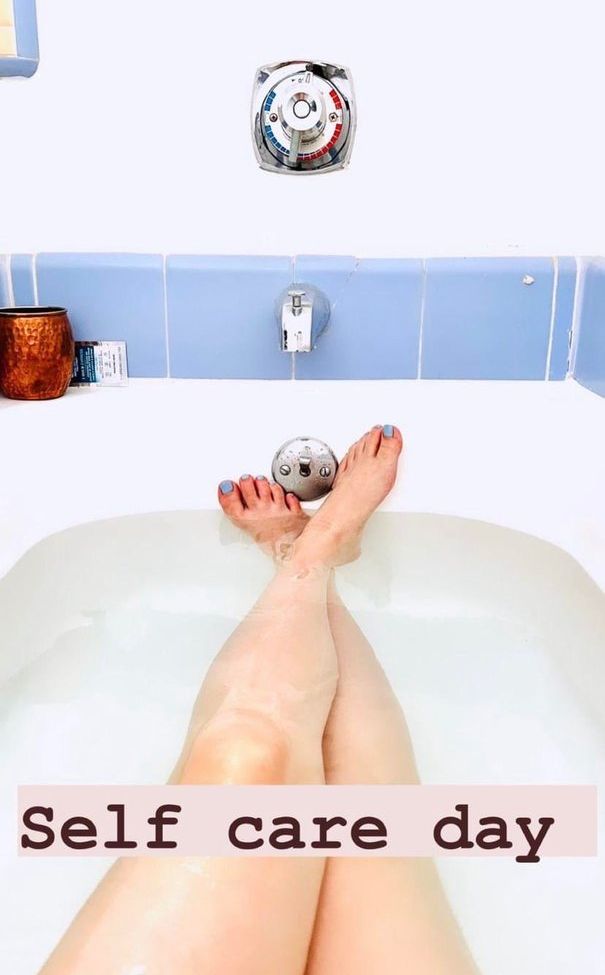 Eliza Taylor desnuda #109138755