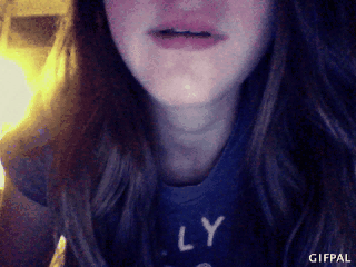 唇を噛む
 #91121359