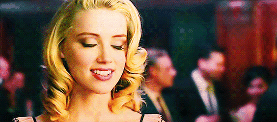 唇を噛む
 #91121371