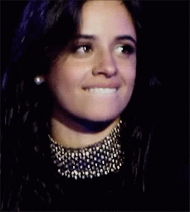 唇を噛む
 #91121381