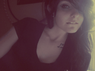 唇を噛む
 #91121393