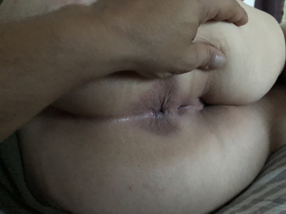 Ehefotze zeigt ihre Fickloecher #93035961
