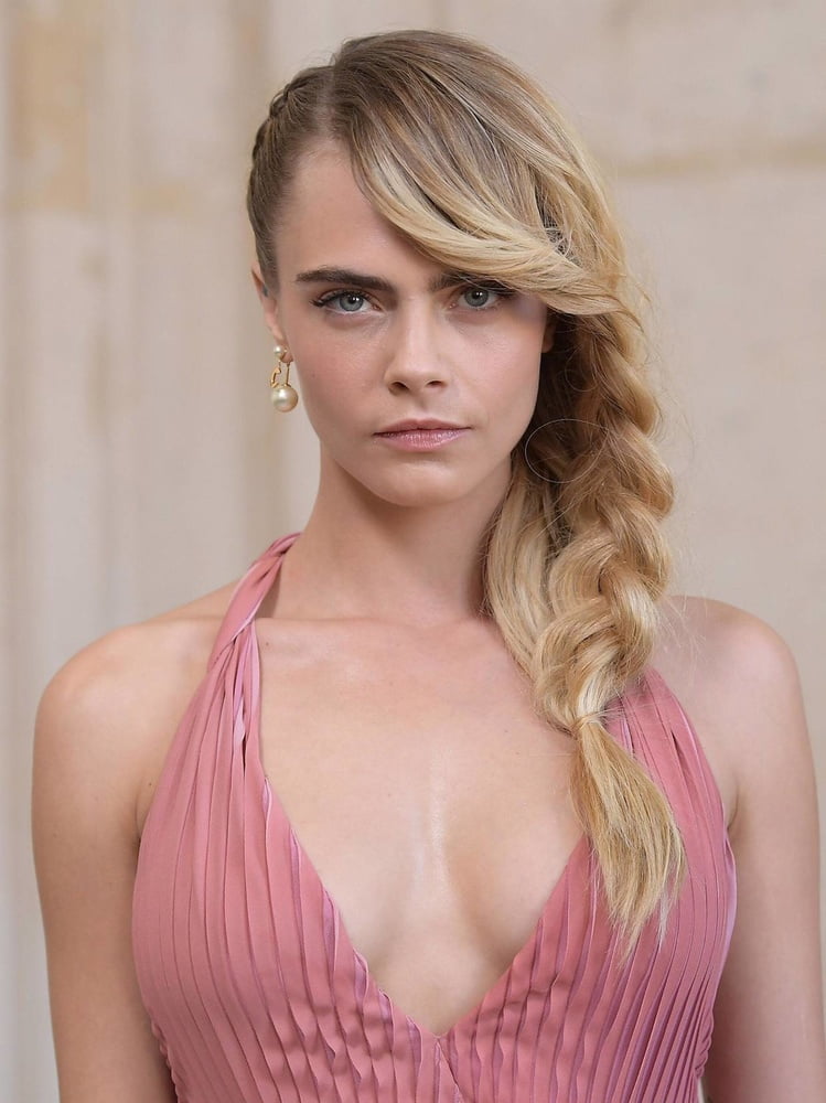 Cara delevingne
 #95367965