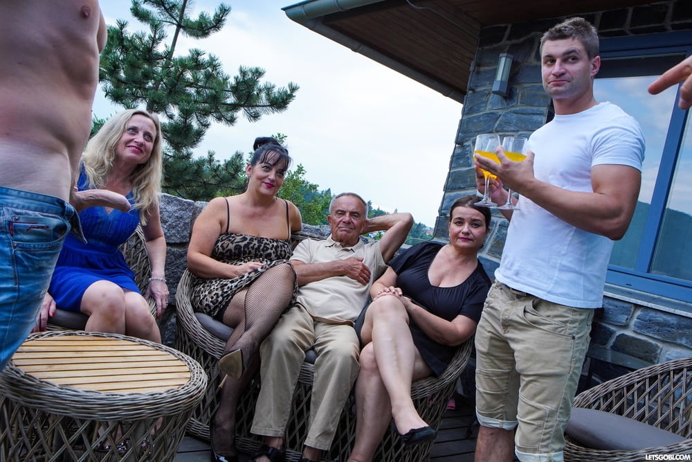 Bienvenido a nuestro barrio bisex
 #106648146