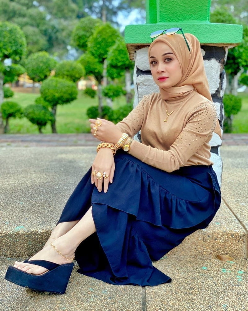 Kopftuchschlampen 2
 #90966353