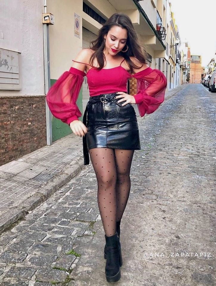 Ana europea sexy in collant collant di nylon gambe piedi
 #99859180