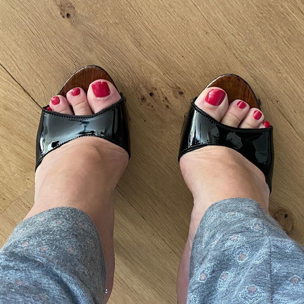 Piedi da zoccola 3 #89224896