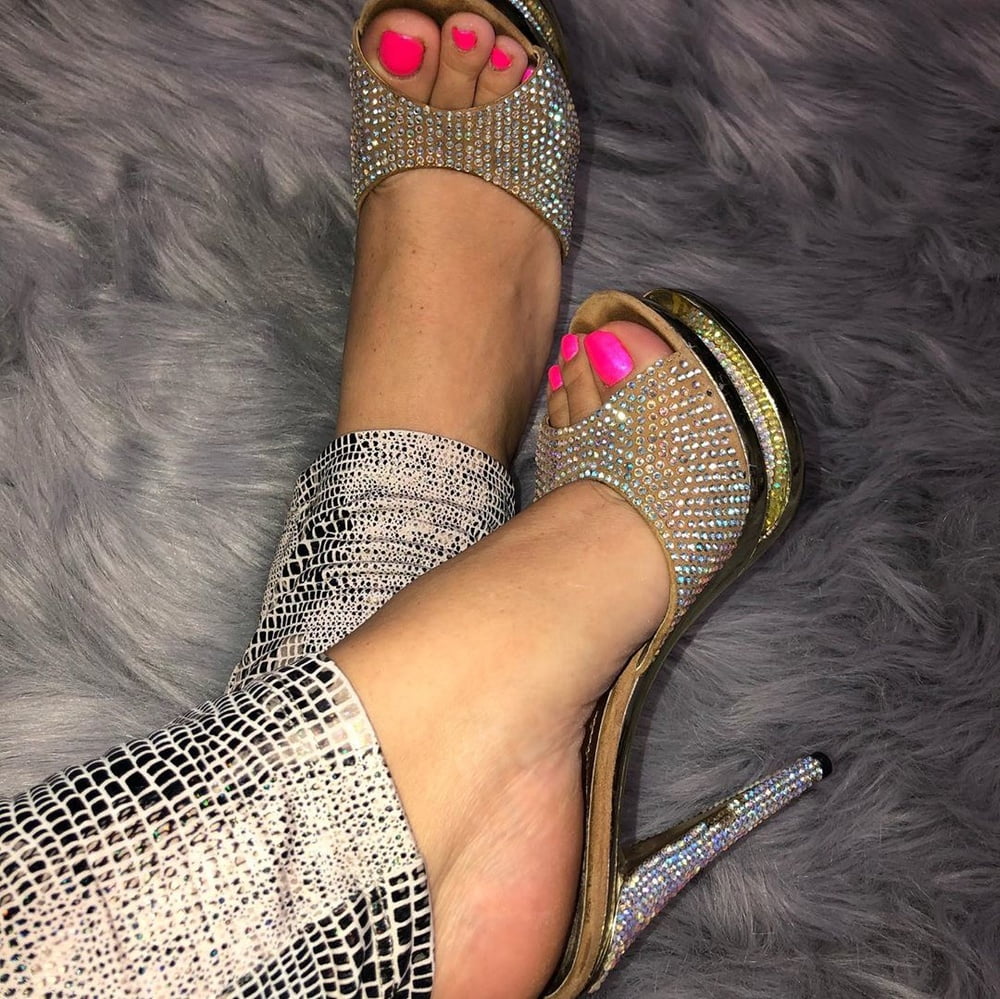 Piedi da zoccola 3 #89224938