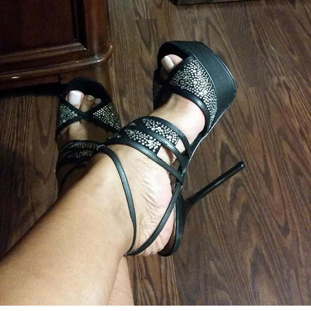 Piedi da zoccola 3 #89224951