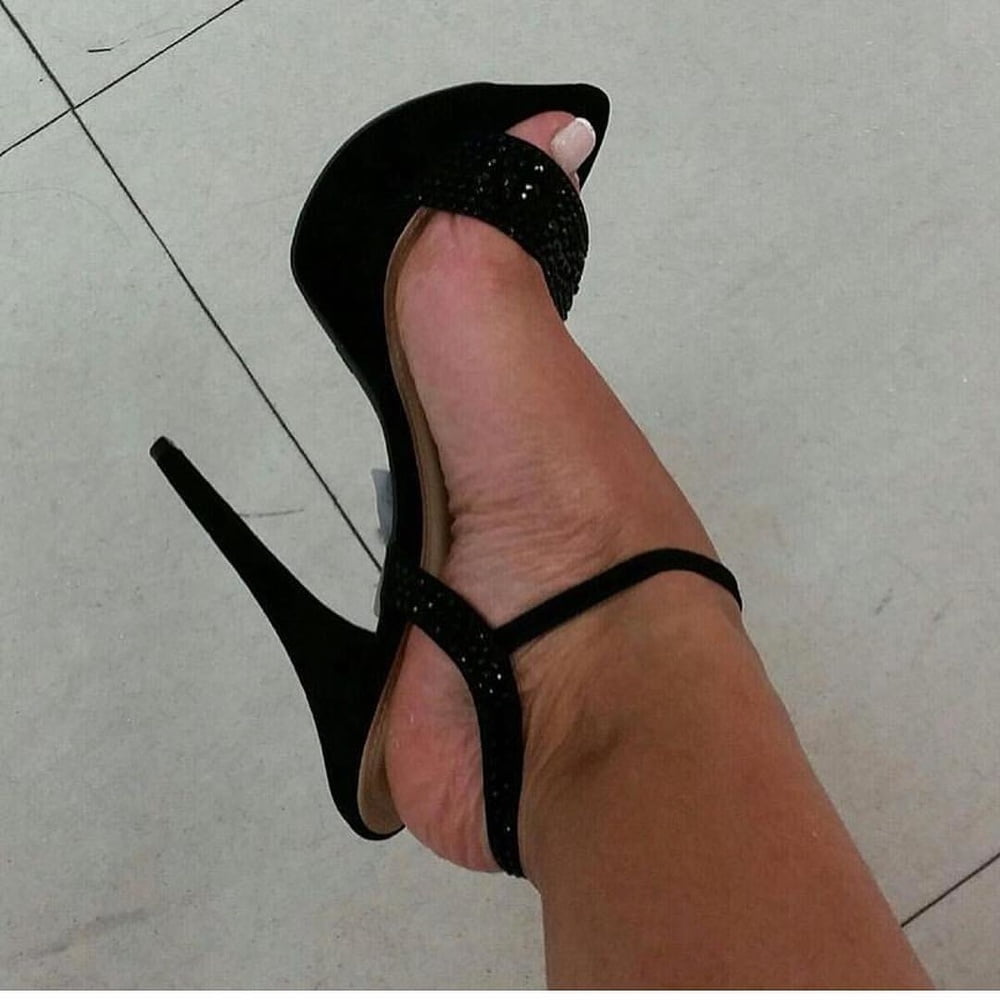 Piedi da zoccola 3 #89224983