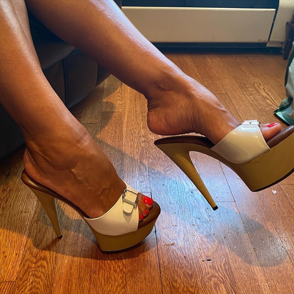 Piedi da zoccola 3 #89225108