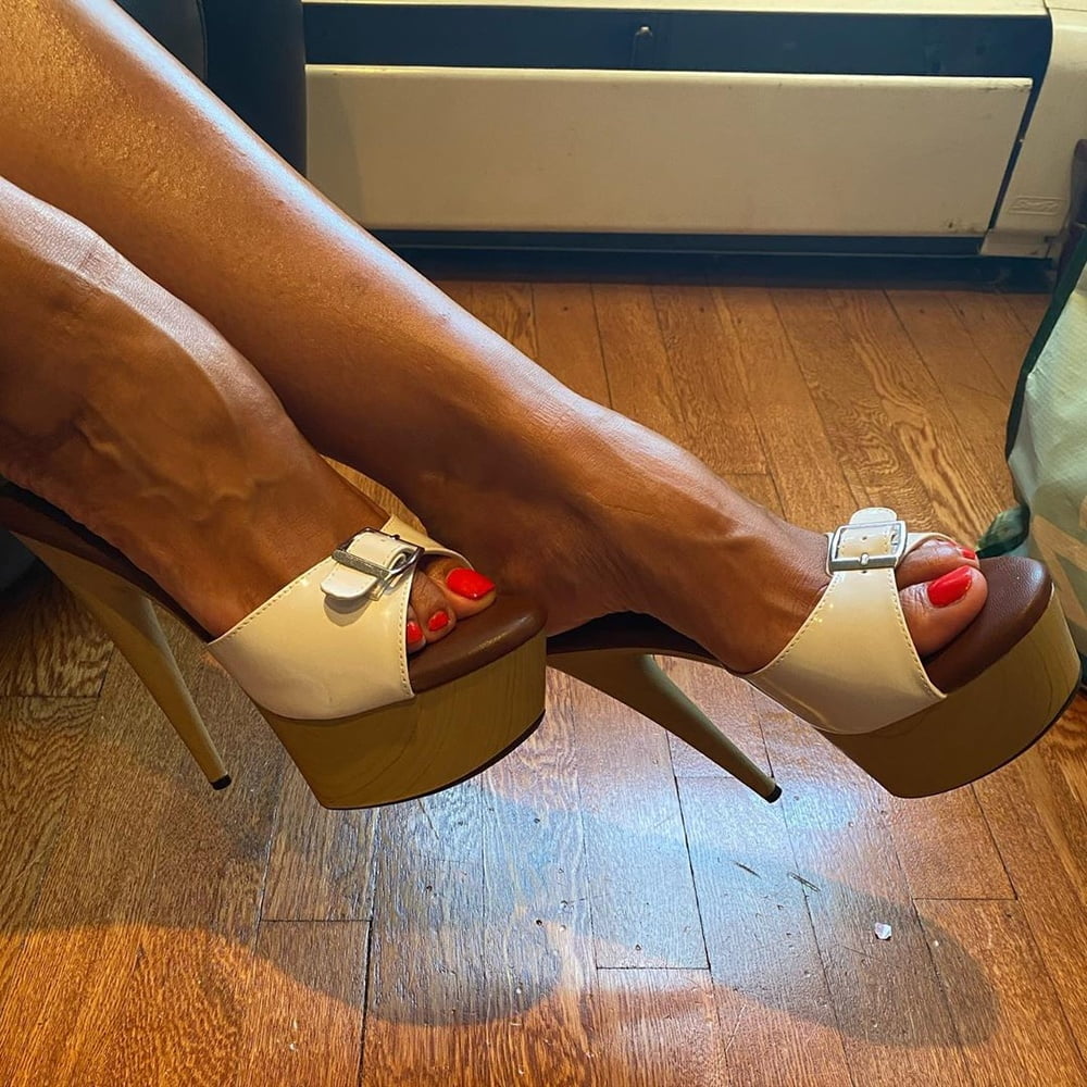 Piedi da zoccola 3 #89225134
