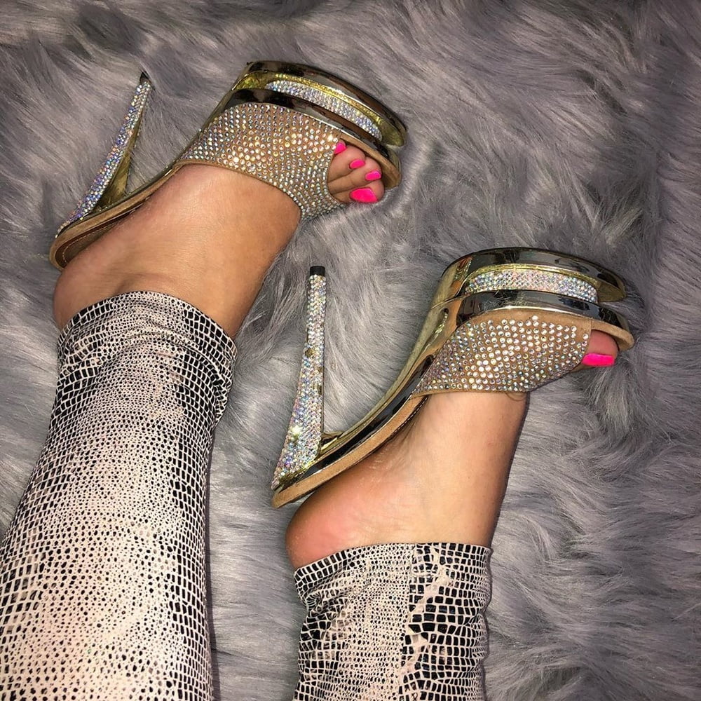 Piedi da zoccola 3 #89225314