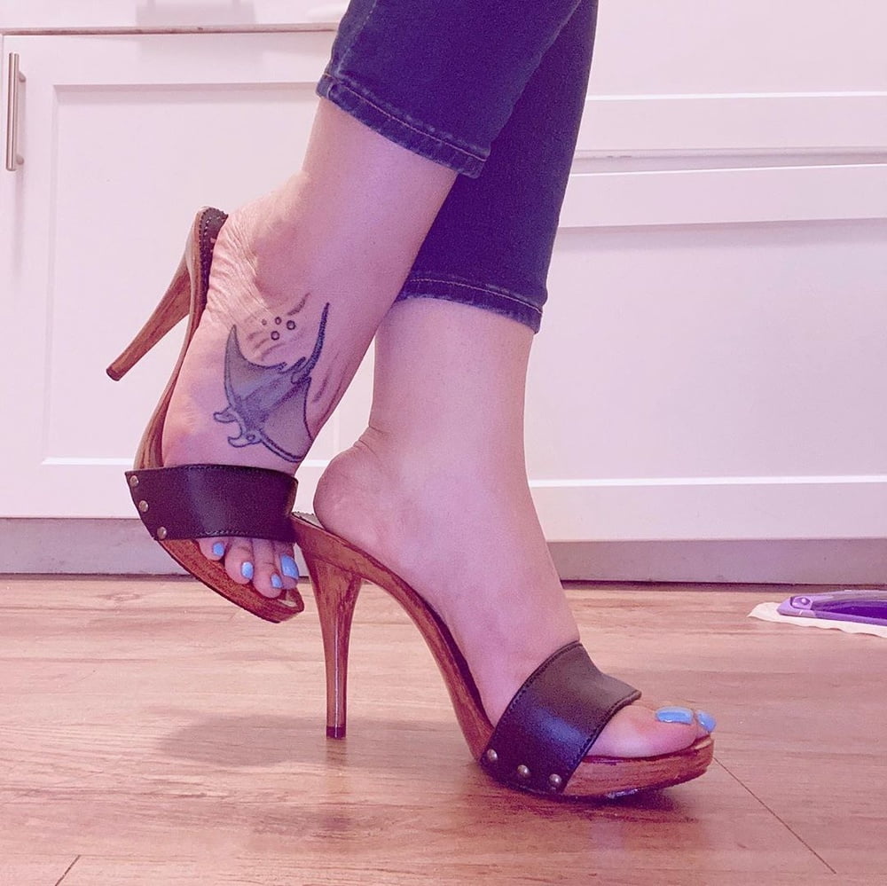 Piedi da zoccola 3 #89225332