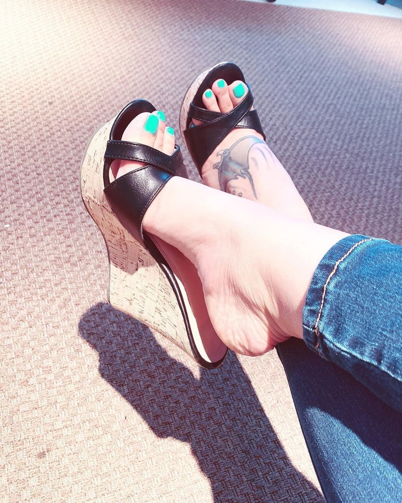 Piedi da zoccola 3 #89225413