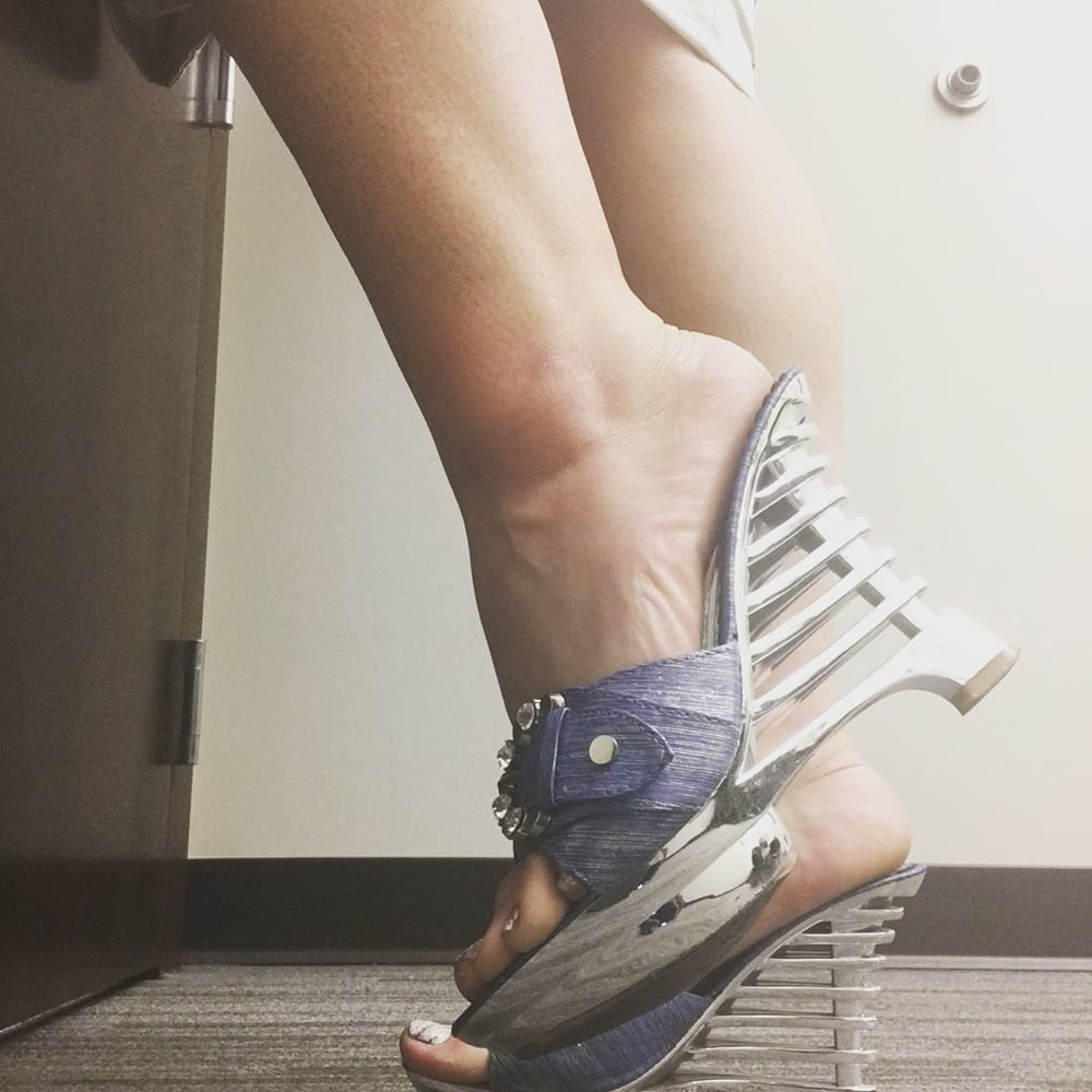 Piedi da zoccola 3 #89225448