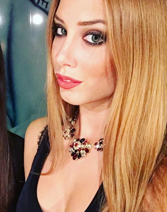 Sofija, devojka za zestoko razbijanje do suza komentarisite #103598857