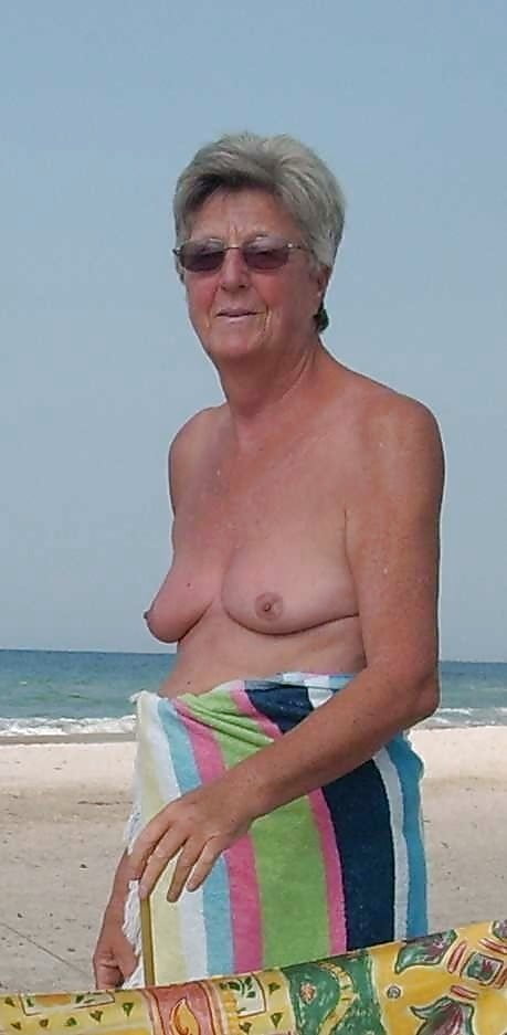 Abuelas y maduras
 #94602178