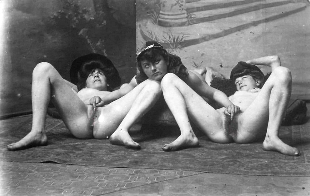 In ein Pariser Bordell um 1904 von J. Bellock
 #90165523