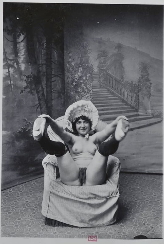 In ein Pariser Bordell um 1904 von J. Bellock
 #90165690