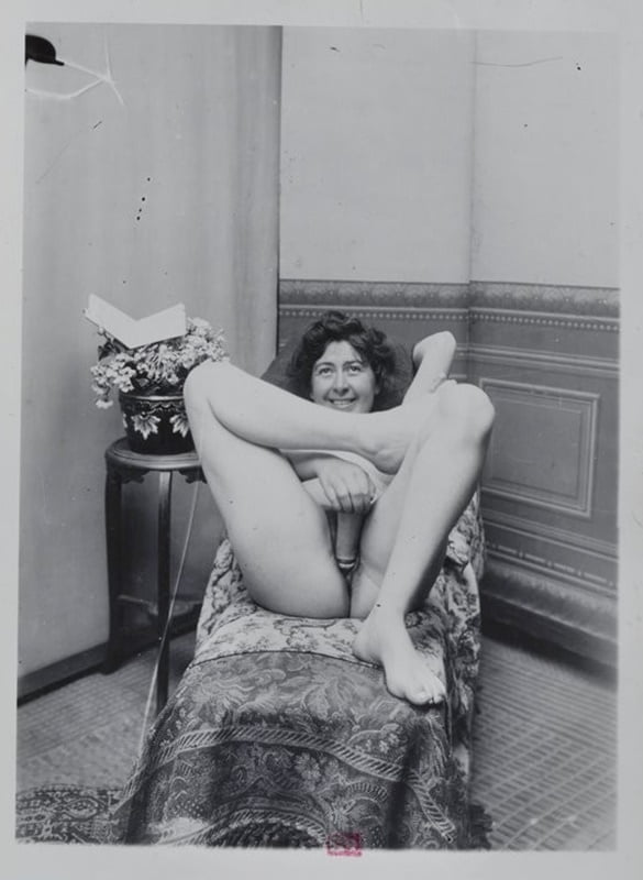 In ein Pariser Bordell um 1904 von J. Bellock
 #90165700