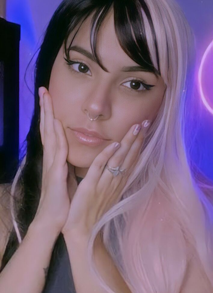 Luna Bloom desnuda #109119923