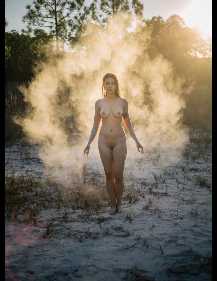 Luna Bloom desnuda #109119944