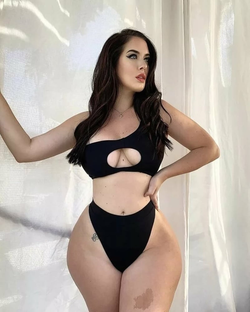 Caderas anchas de mujer 309
 #105566253