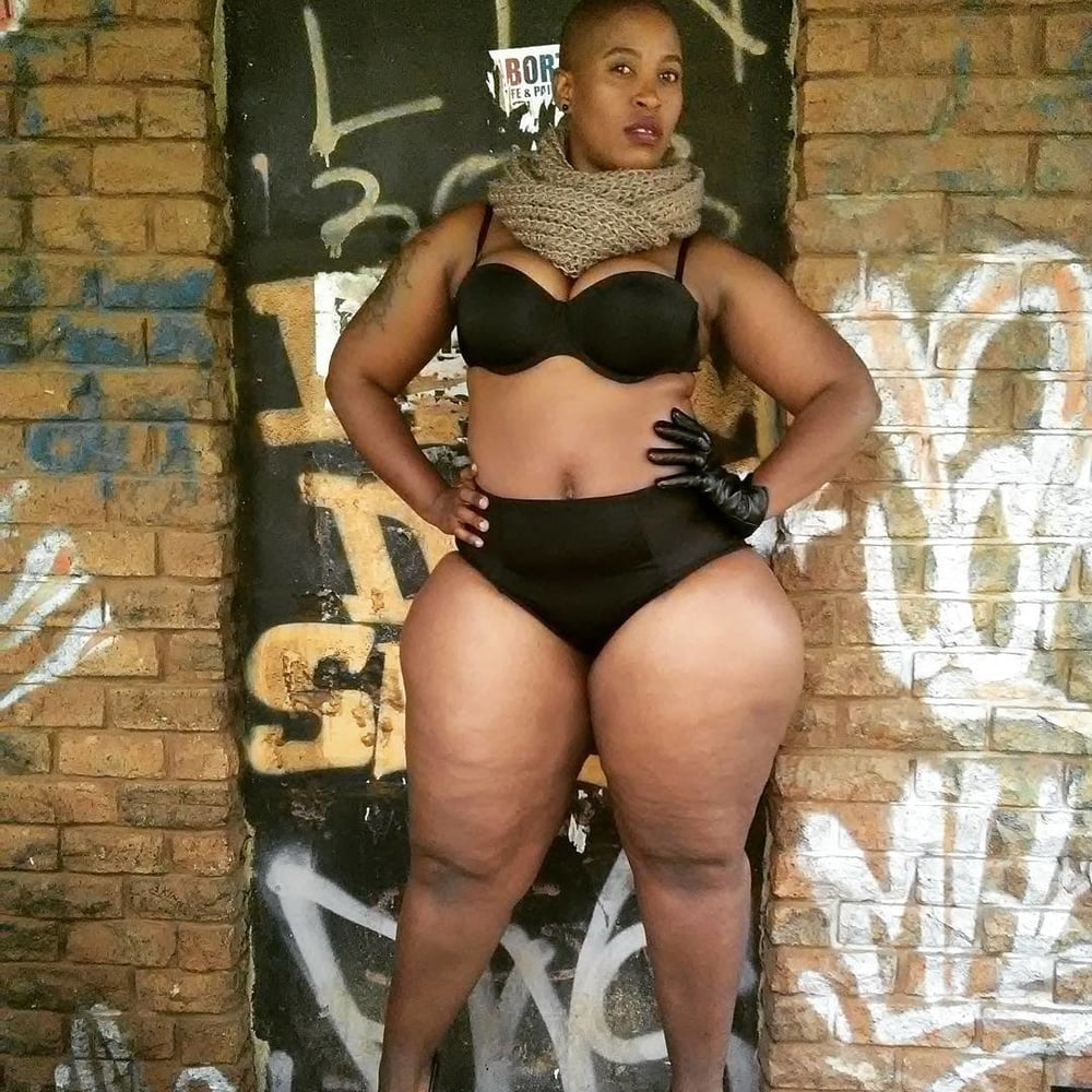 Caderas anchas de mujer 309
 #105566268