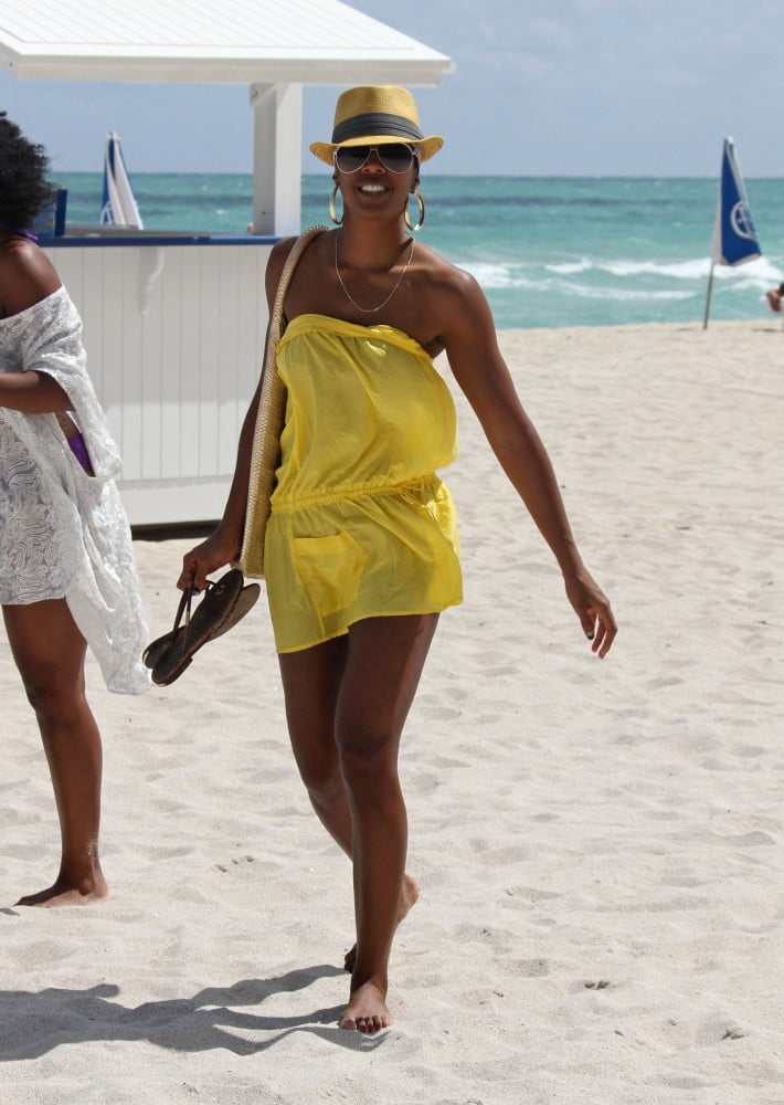 Kelly rowland culo e tette in bikini
 #105564178