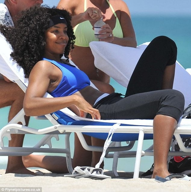 Kelly rowland culo e tette in bikini
 #105564247