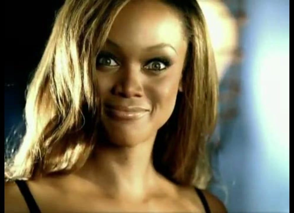 Tyra banks - pubblicità di victoria's secret 2003
 #94771970