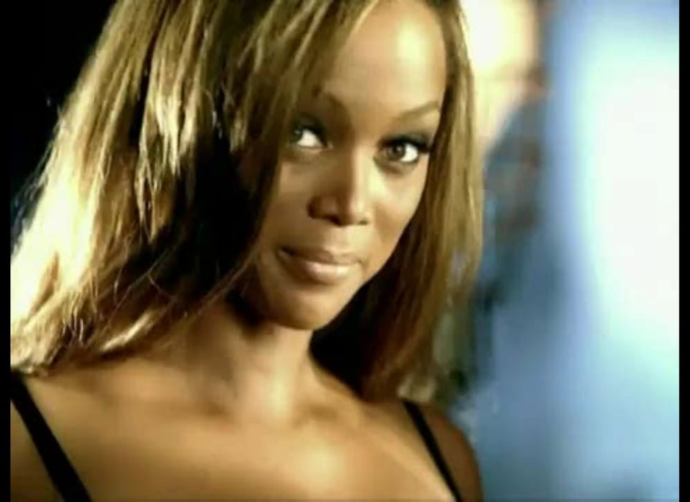 Tyra banks - pubblicità di victoria's secret 2003
 #94771987